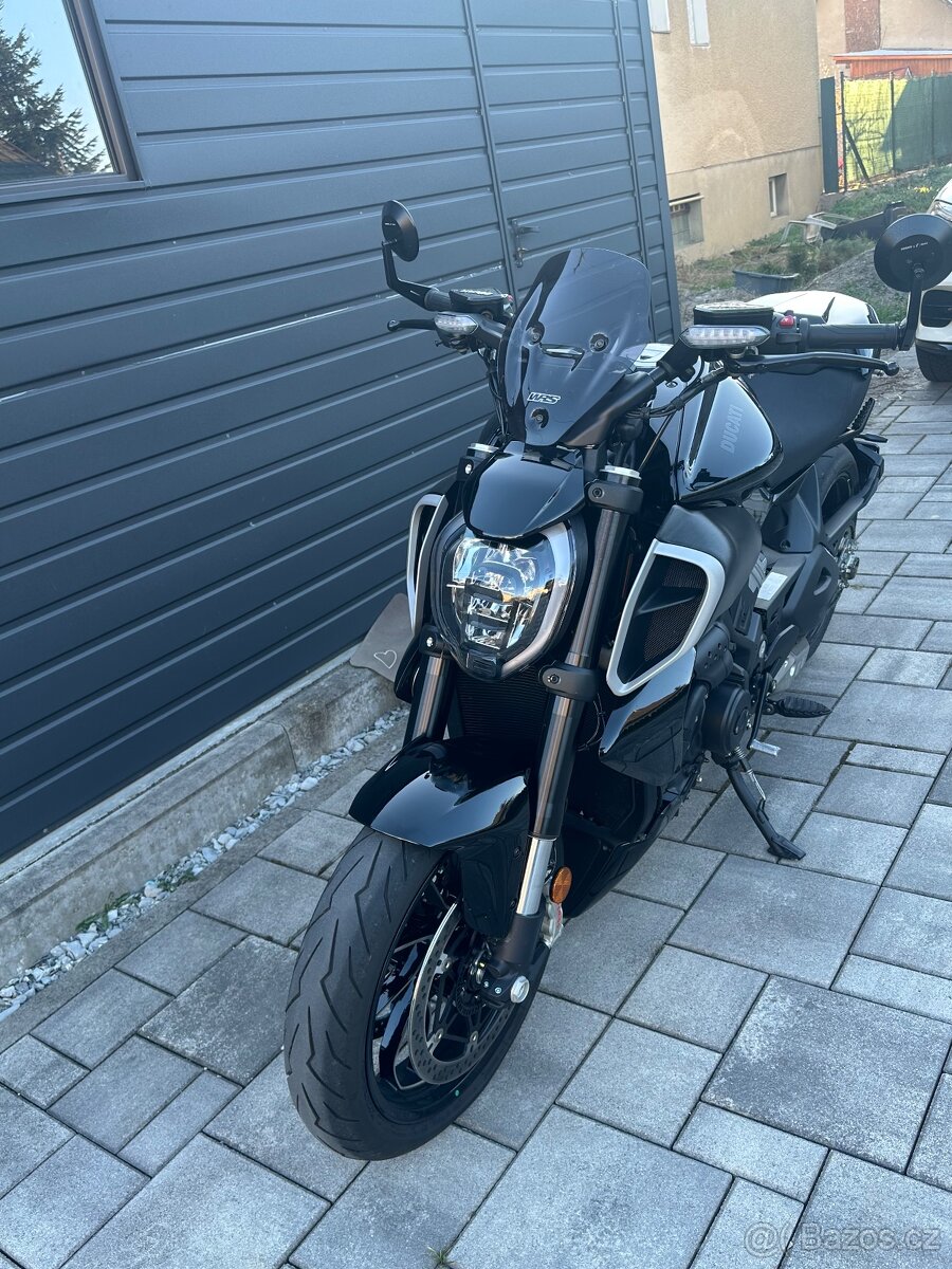 Ducati Diavel V4