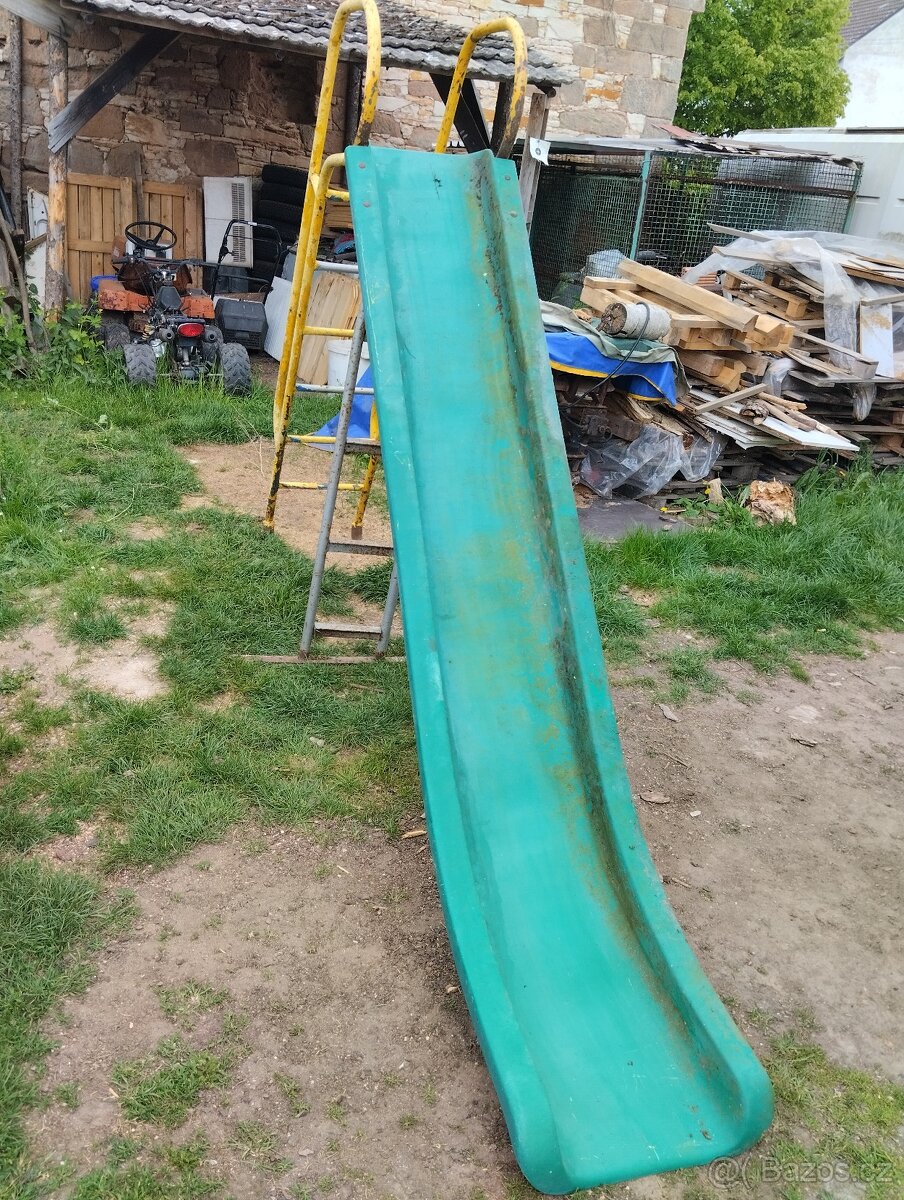 Krásná velká laminátová klouzačka
