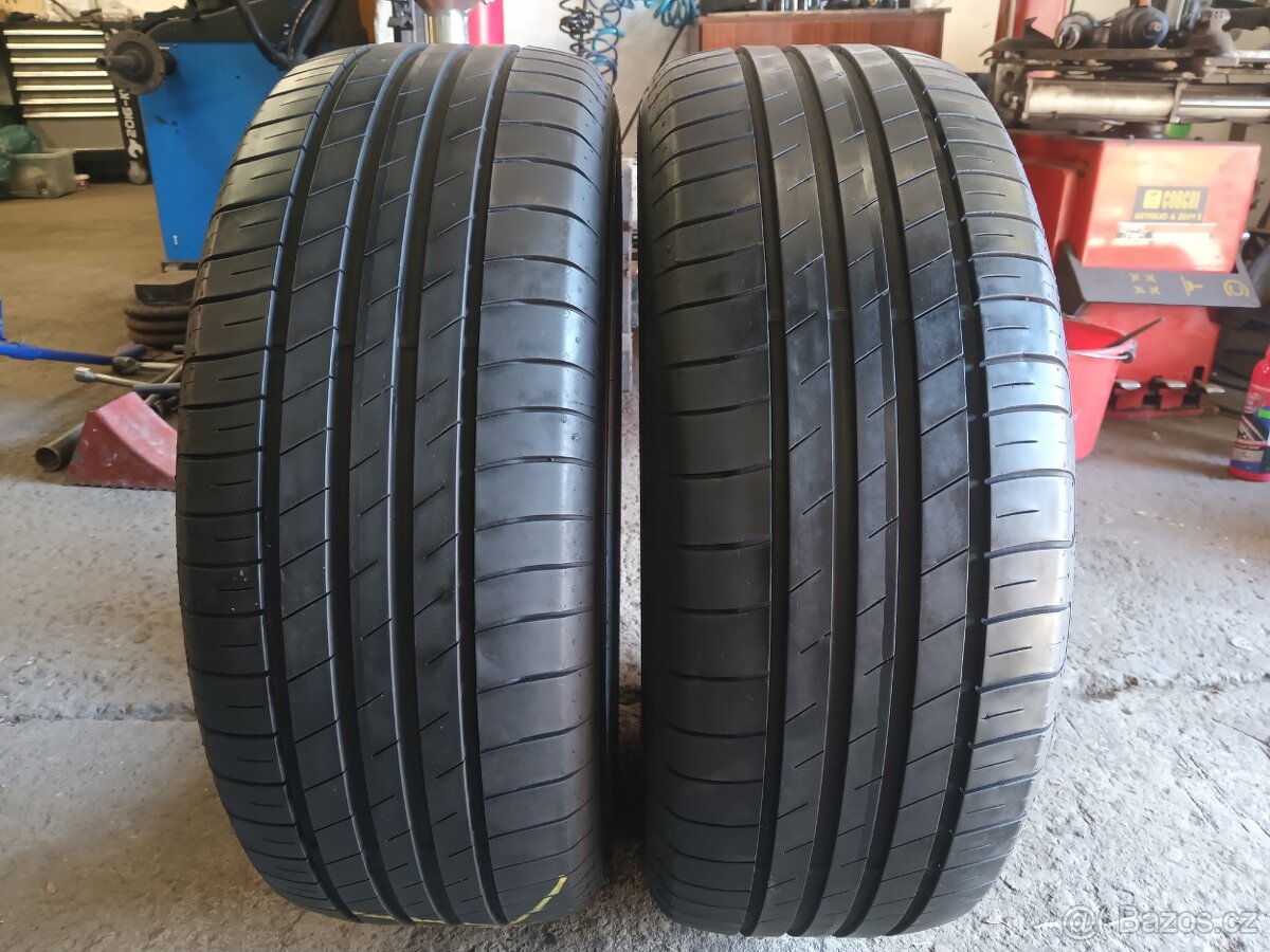 2xletní pneu 225/55/18.Goodyear.