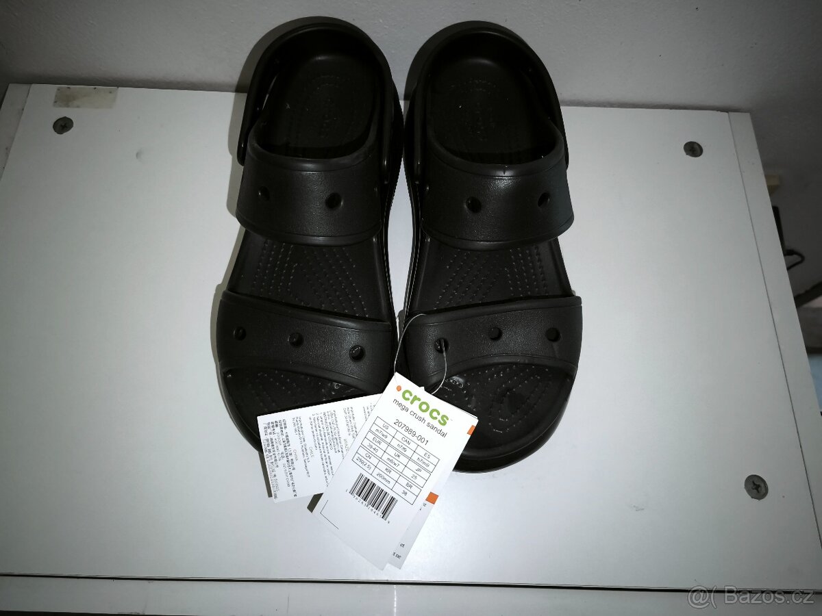 8 párů boty CROCS + JibBitz