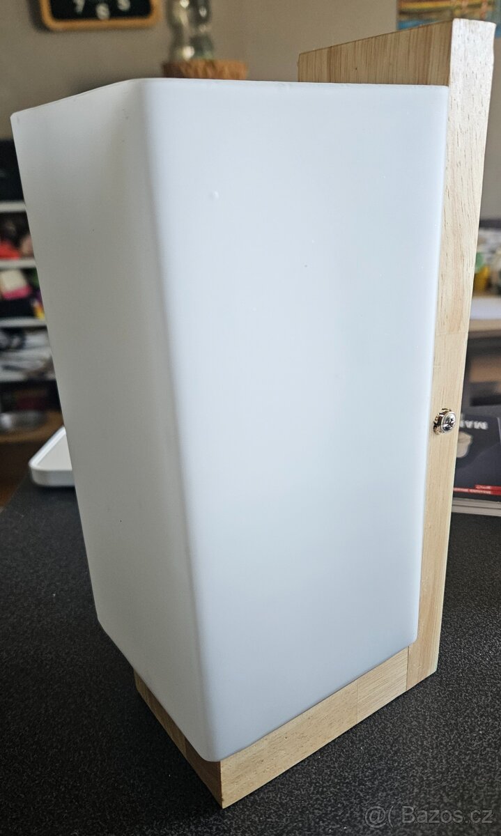 Nástěnná lampa dřevo/sklo stav jako nové E27
