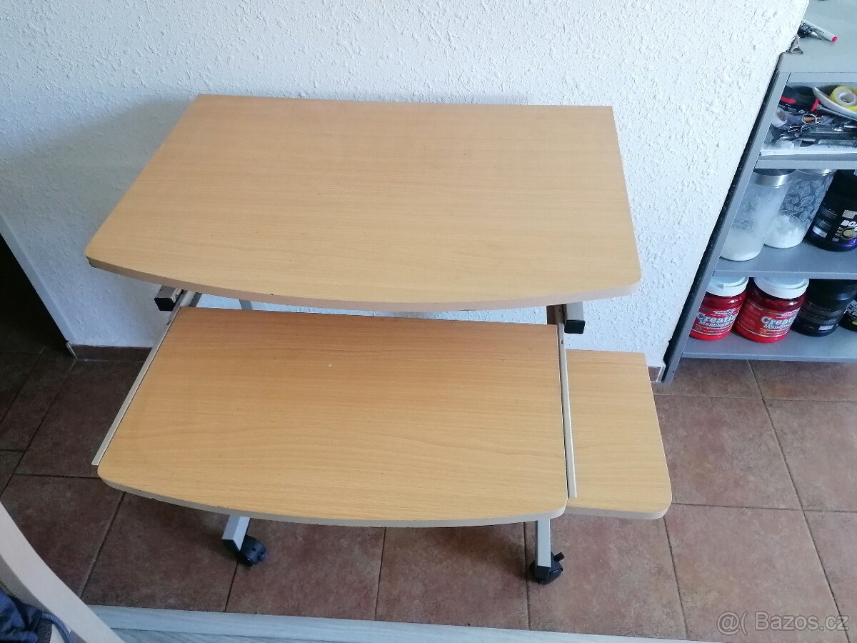 PC stůl