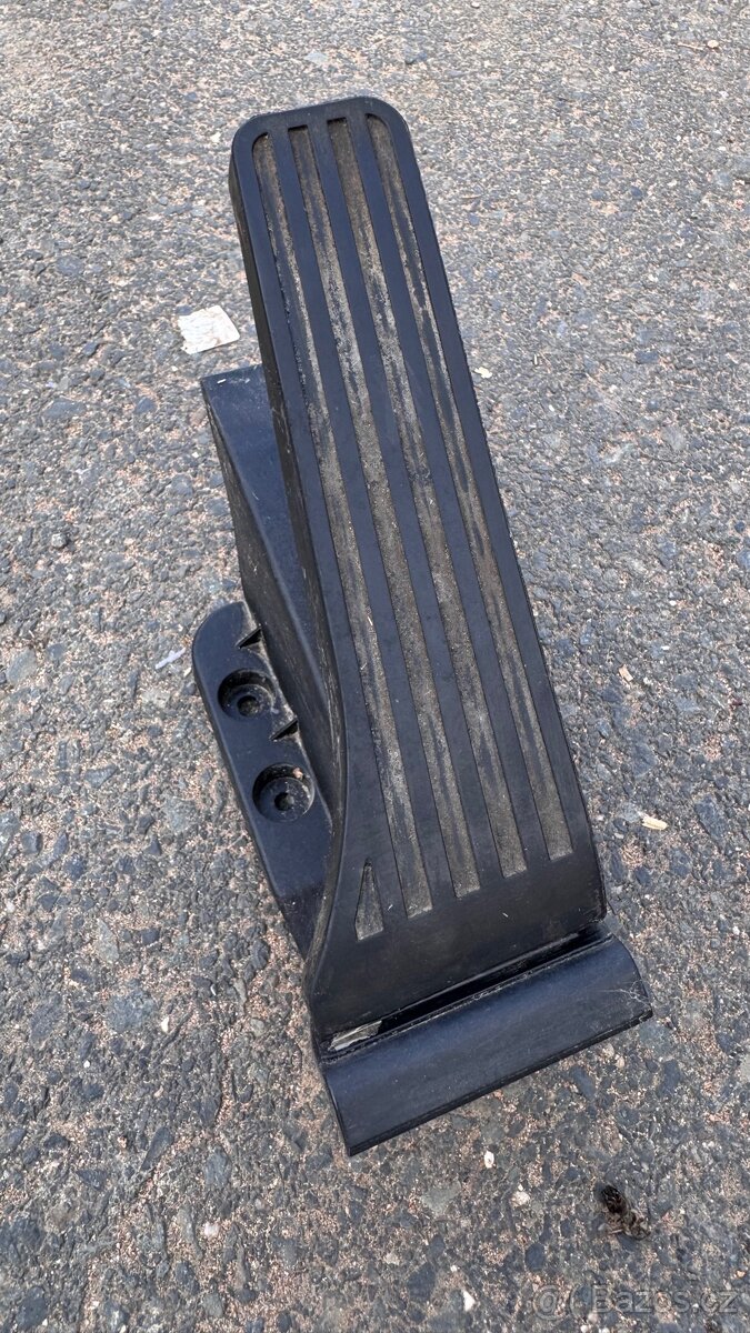 Plynový pedál Mercedes w204 w212