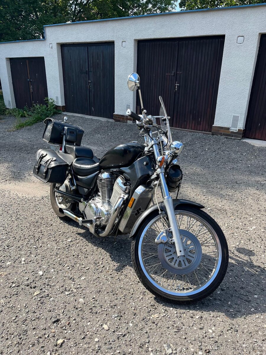 Suzuki VS 750 intruder