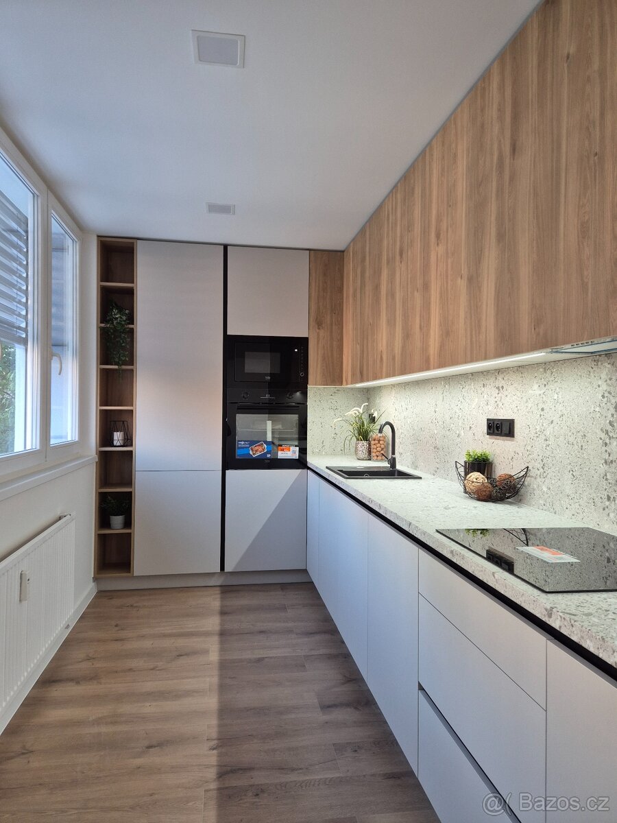Prodám byt 3+1, 68 m², 2NP, lodžie, N. Frýda, Ov - Dubina
