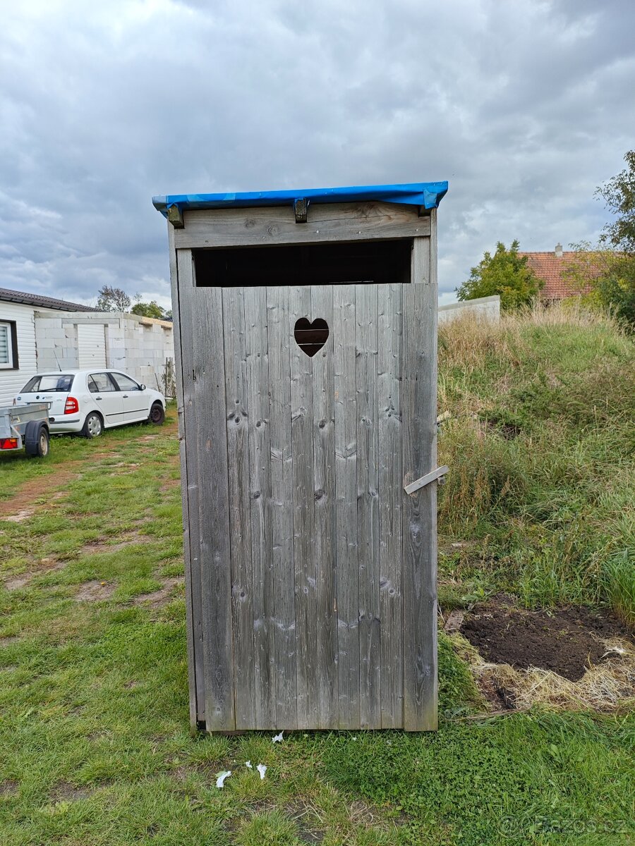 Dřevěné wc