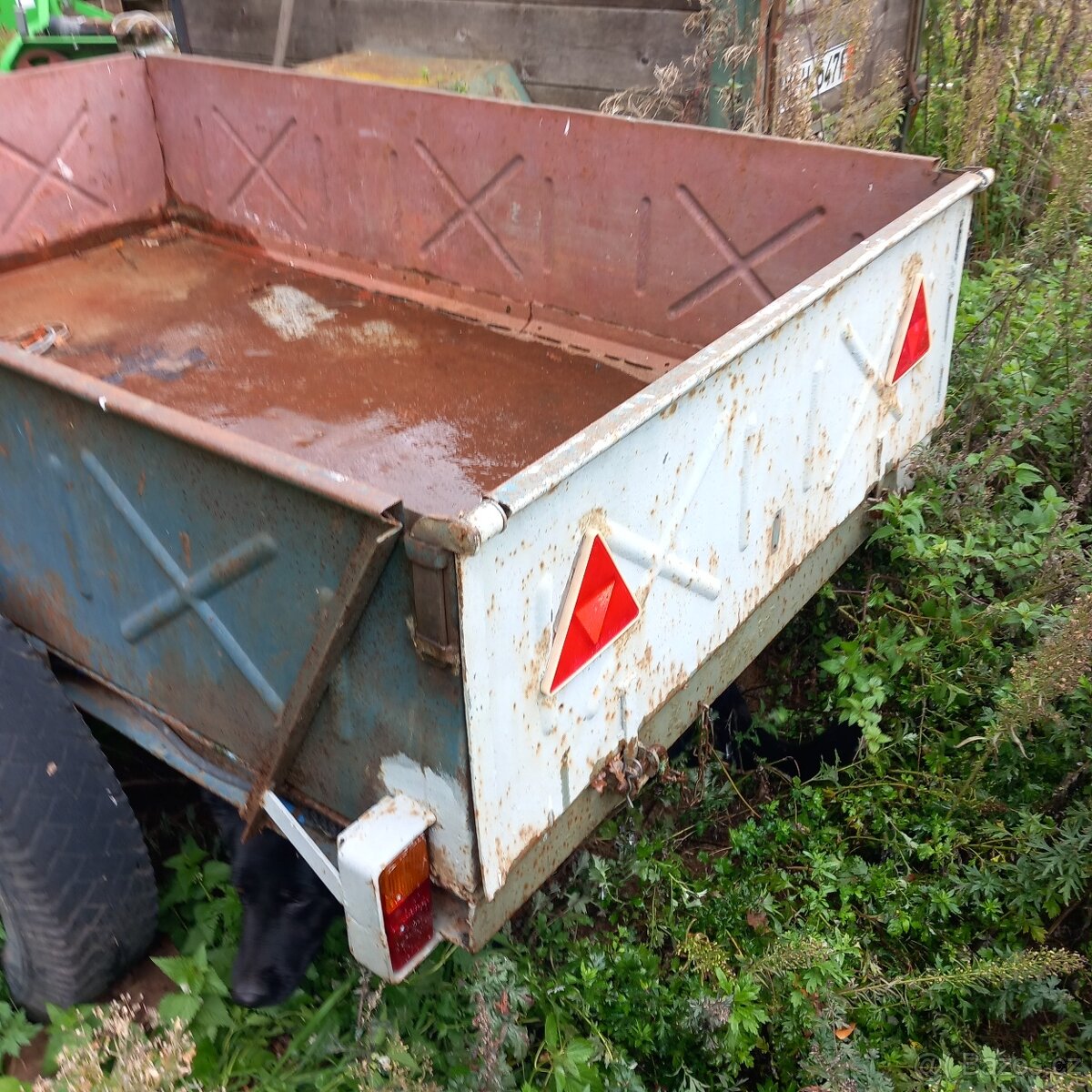 Sklápěcí vlek za malotraktor