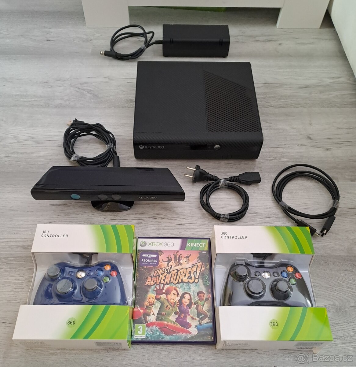Xbox 360 E Stingray 500 GB + kinect + 2 ovladače