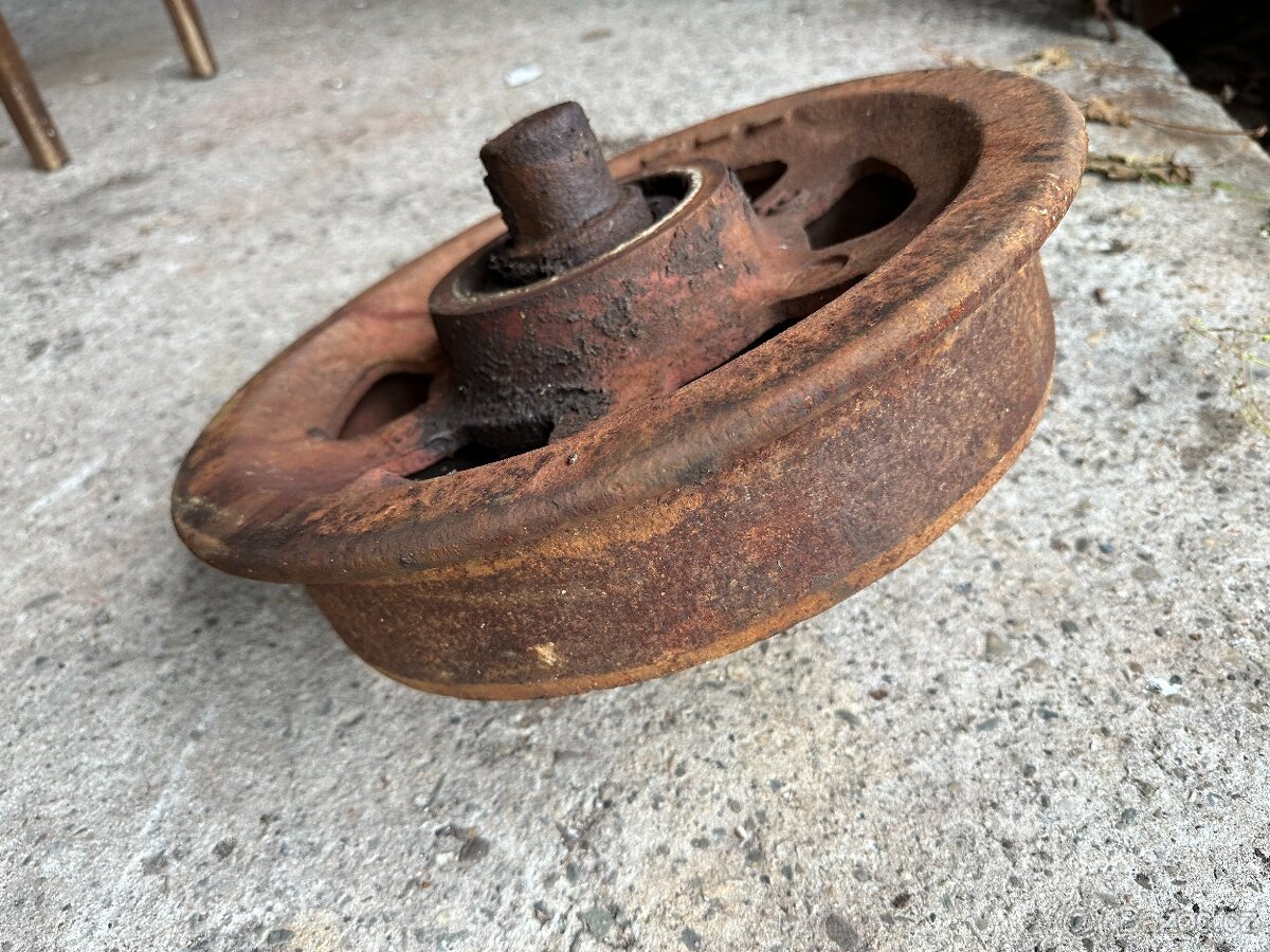 Litinové pojezdové kolo s náklonem 4ks