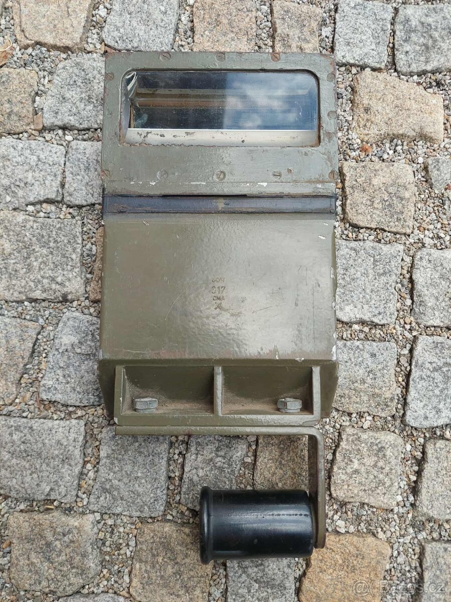 Starý periskop k tanku