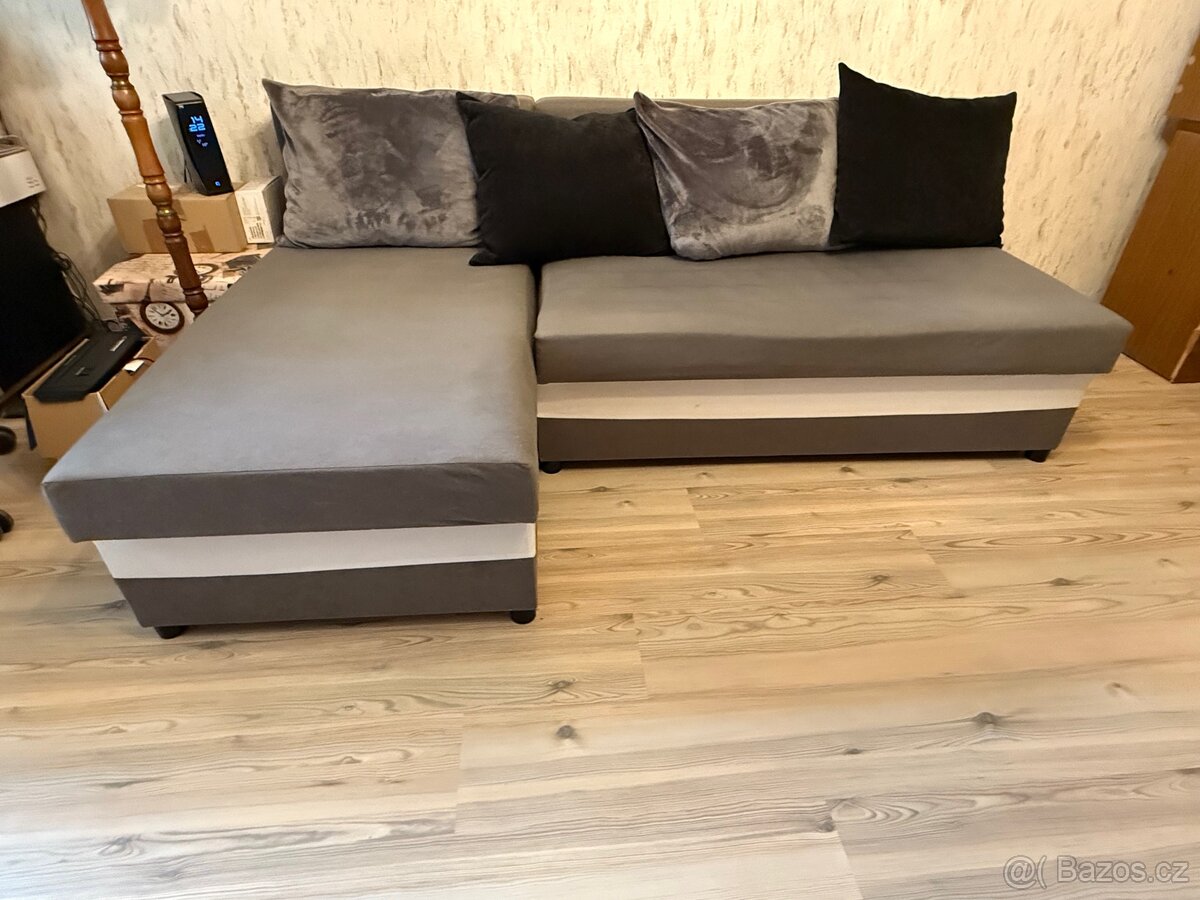 Rozkládací gauč s úložným prostorem (včetně polštářeů)