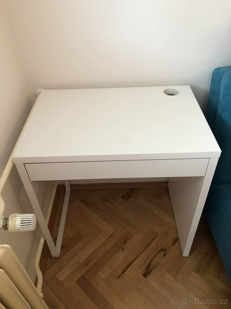 Stůl IKEA MICKE 73x50 cm