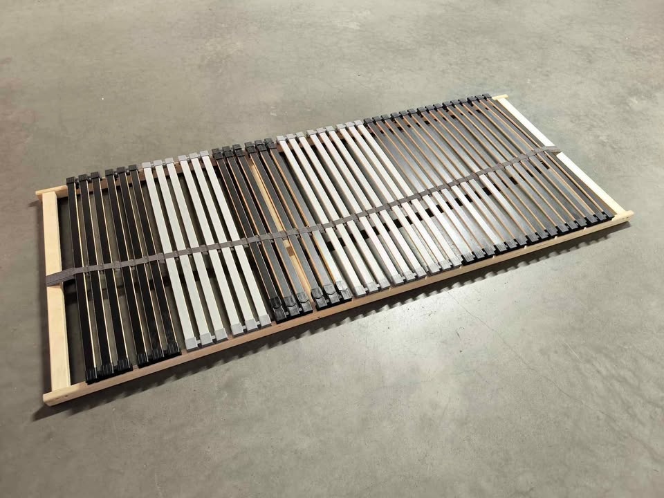 S DOVOZEM Lamelový rošt 80x200 v dobrém stavu.