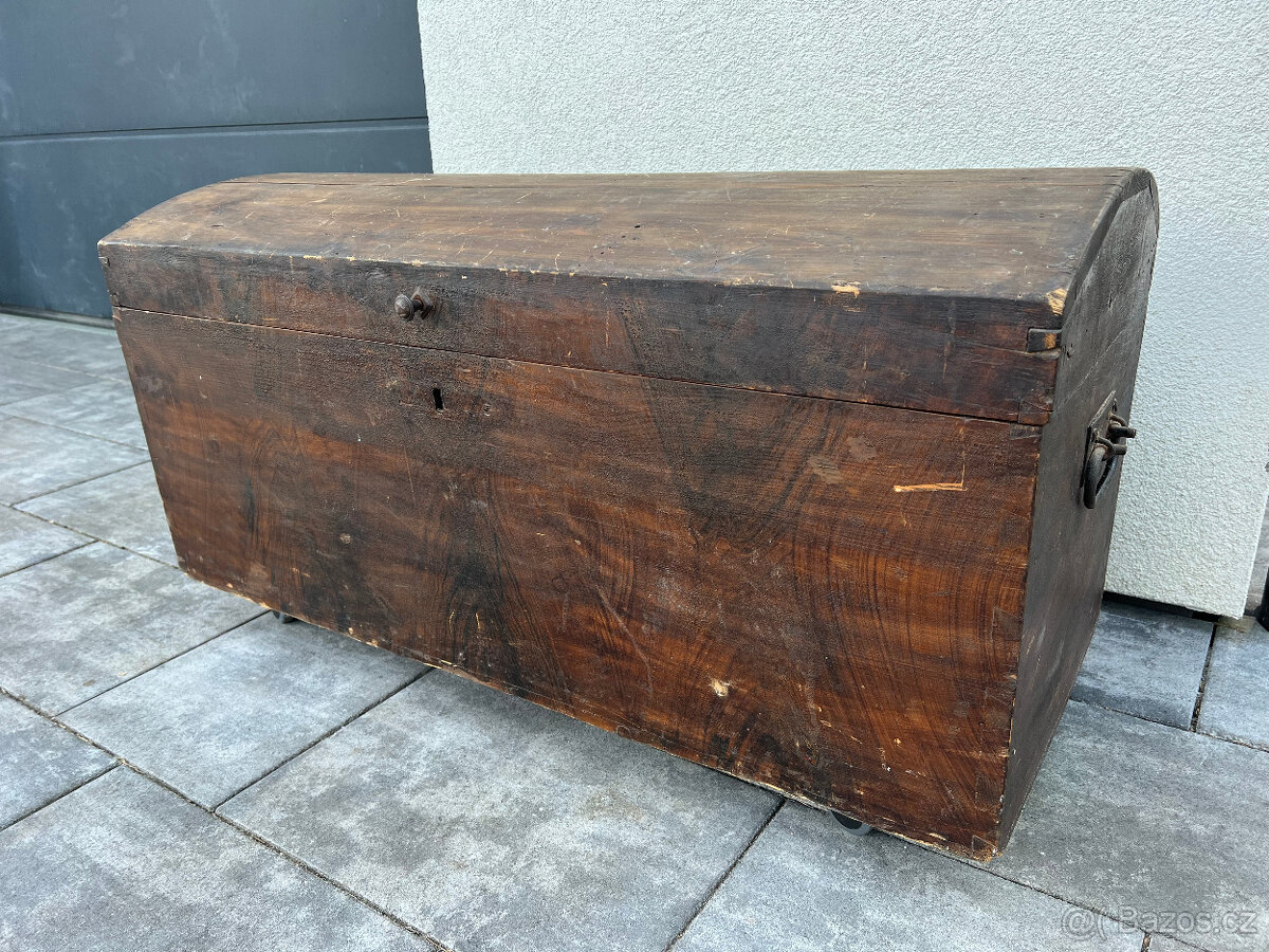 Stará truhla dřevěná