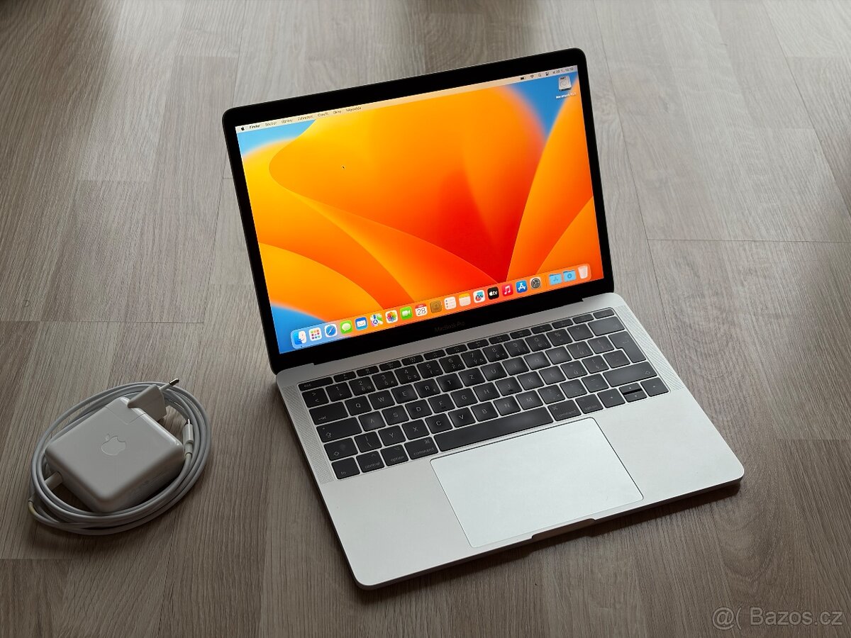 Apple Macbook Pro 13 - Silver - NOVÁ BATERIE - TOP
