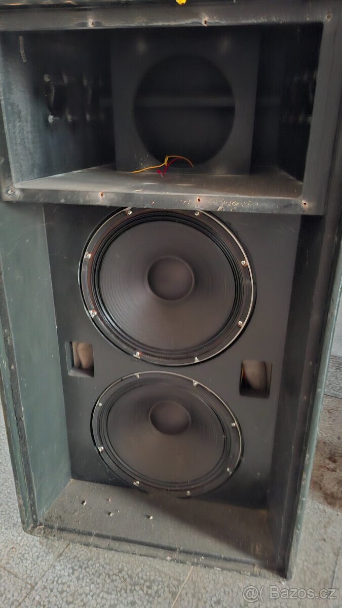 Skelety pro 15'' s 2'' hornou. Horna součastí