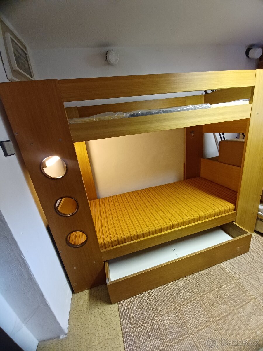 Dětská patrová postel s úložným prostorem + matrace