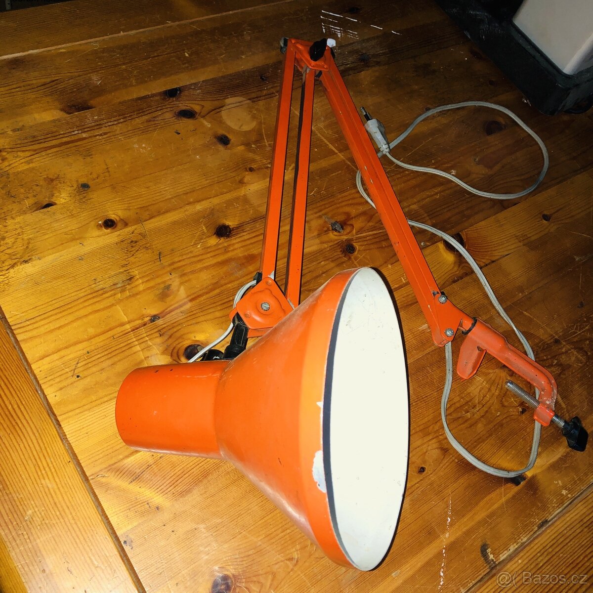 Retro oranžová lampa s kloubem, Svěrák
