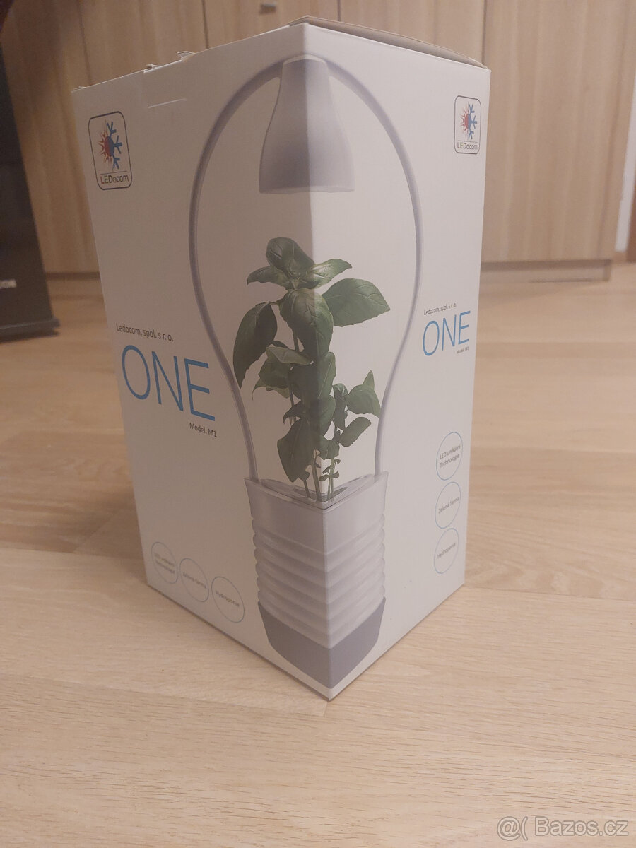 Květináč ONE s vlastním LED osvětlením pro rychlejší růst