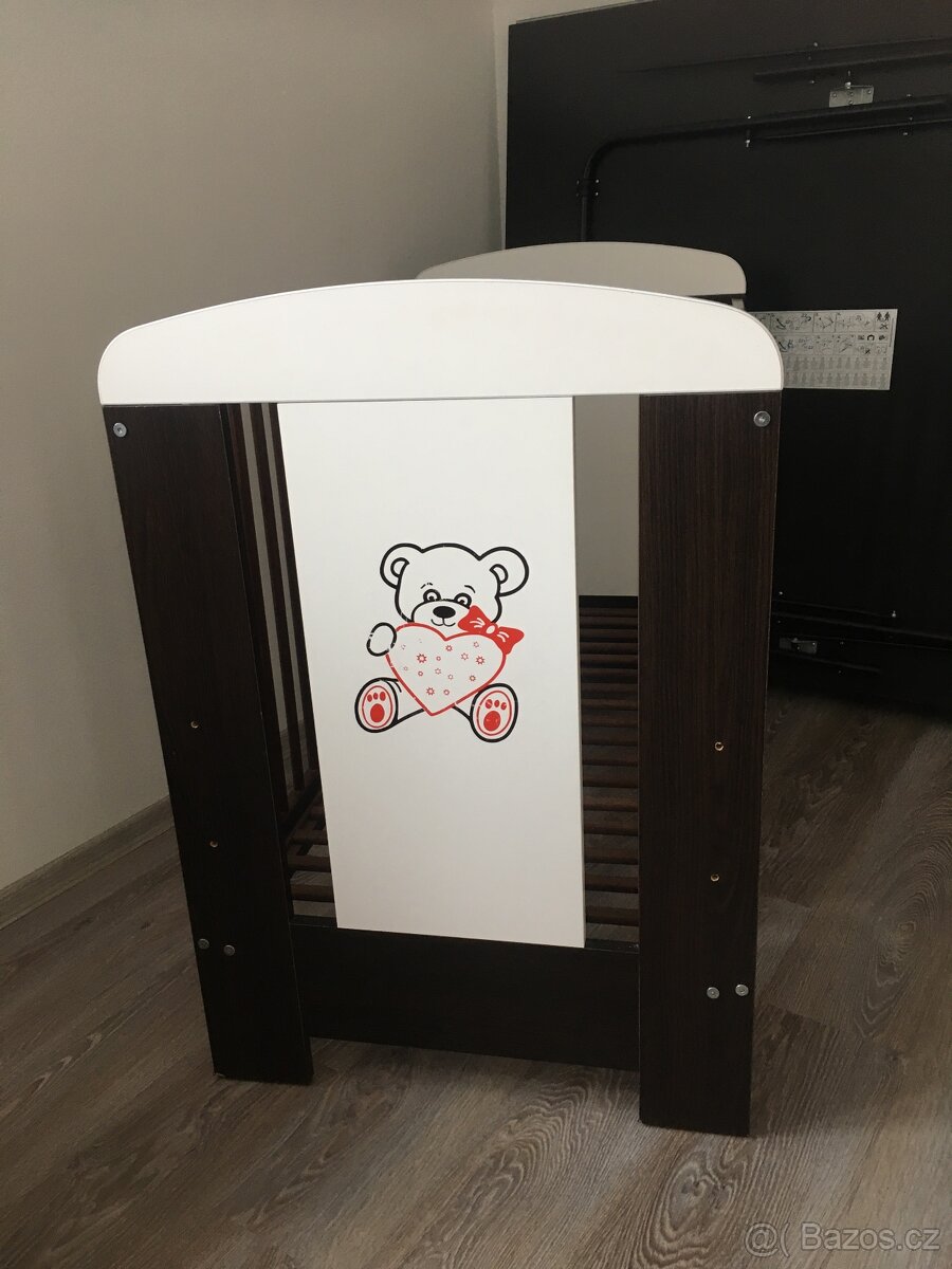 Dětská postýlka s matrací