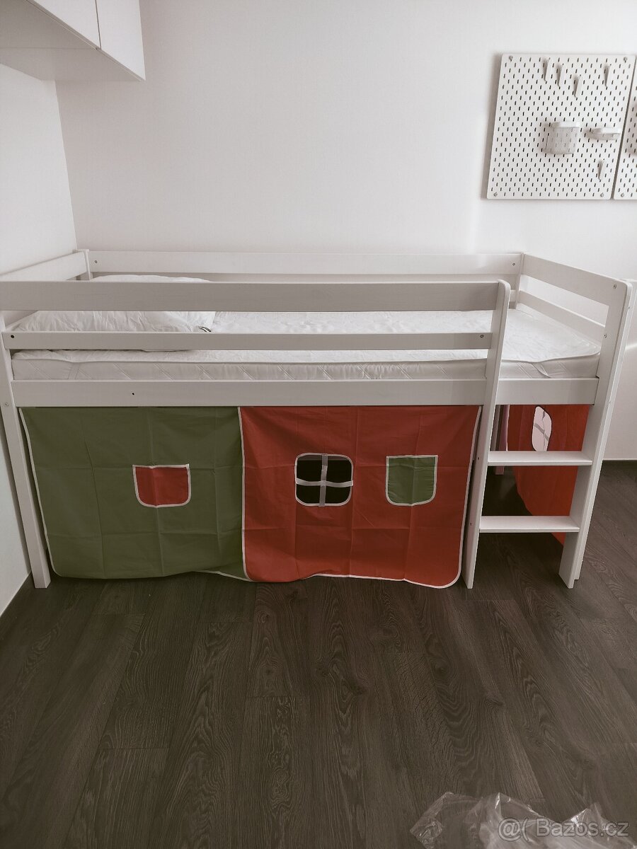Dětská vyvýšená postel s matrací s roštem