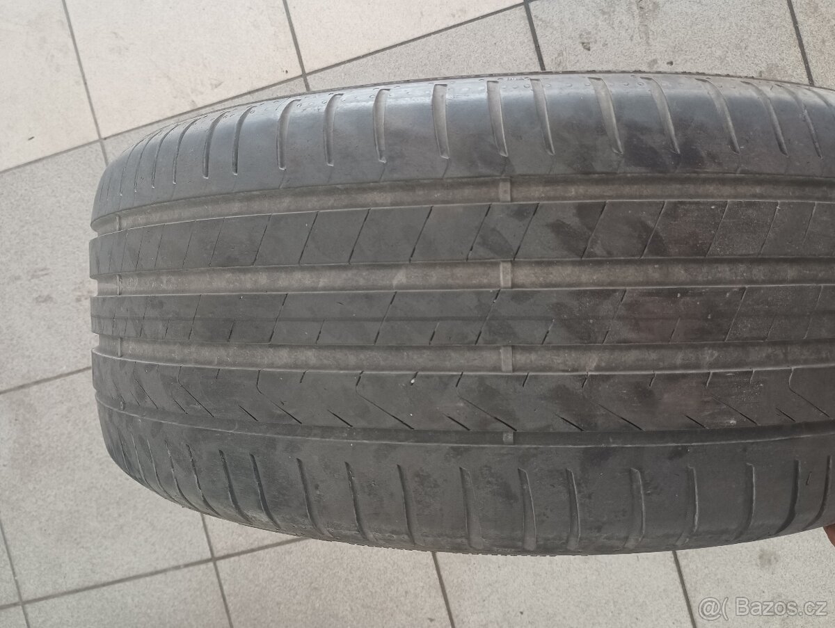 225/40r18