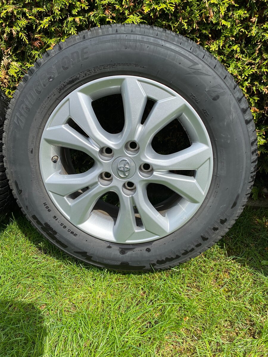 Toyota Yaris Cross Originální lité disky + snímací ventilky