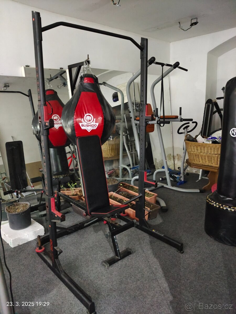 Posilovací věž, klec + lavička Rack 500 decathlon