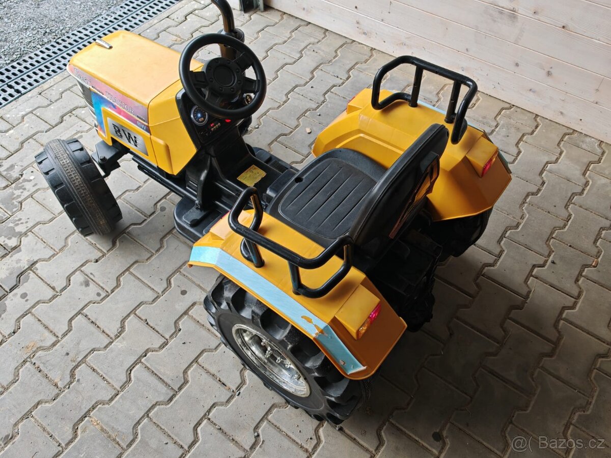 Dětský elektrický traktor Mahindra XXL žlutý