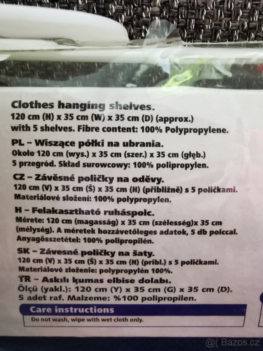 Závěsné poličky na oděvy