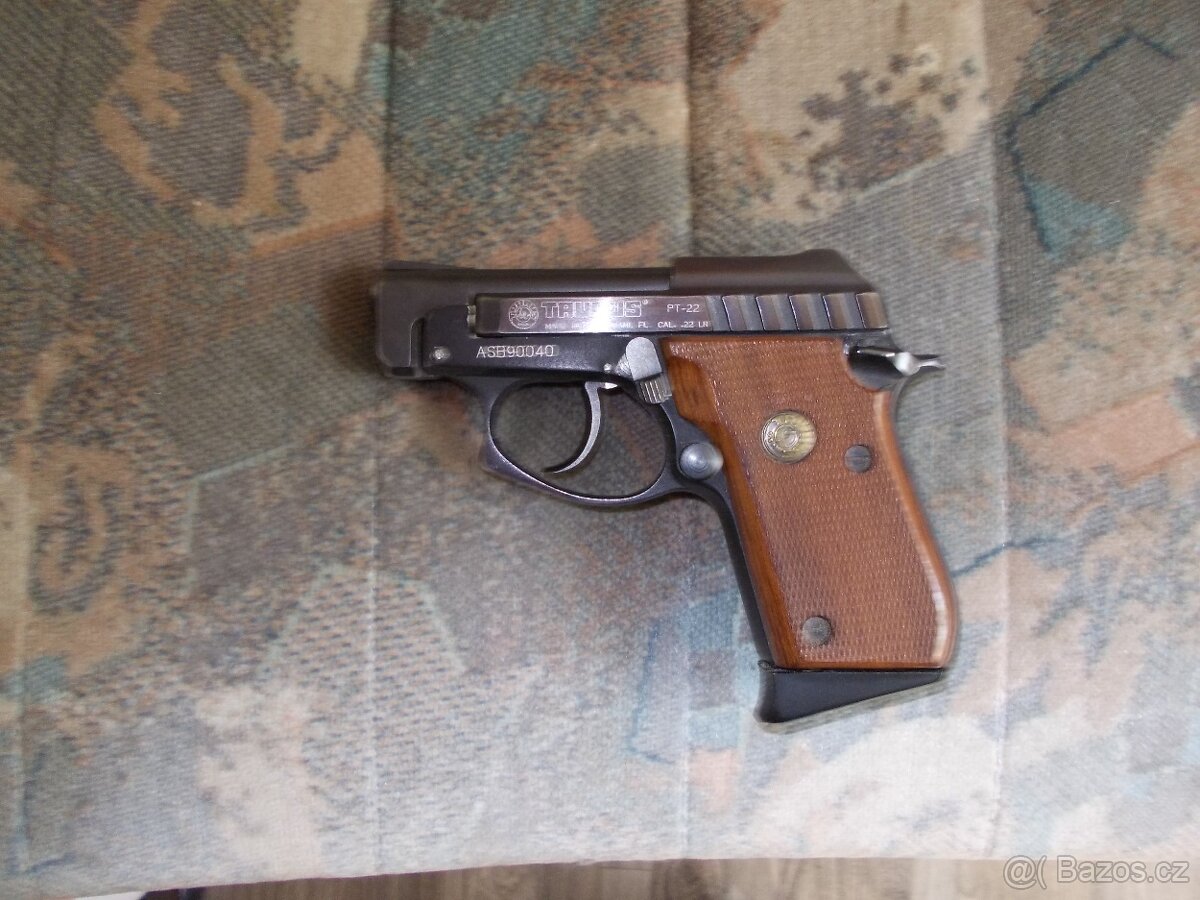 pistole Taurus PT22
