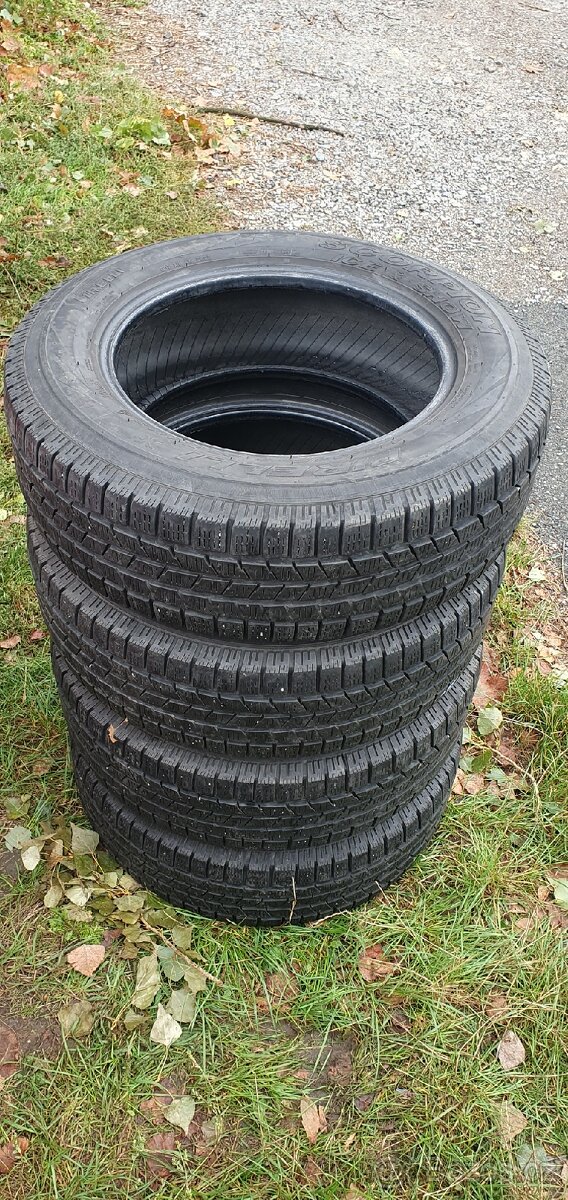 PNEU-ZIMNÍ SADA PIRELLI. 215/65 R16. Brno