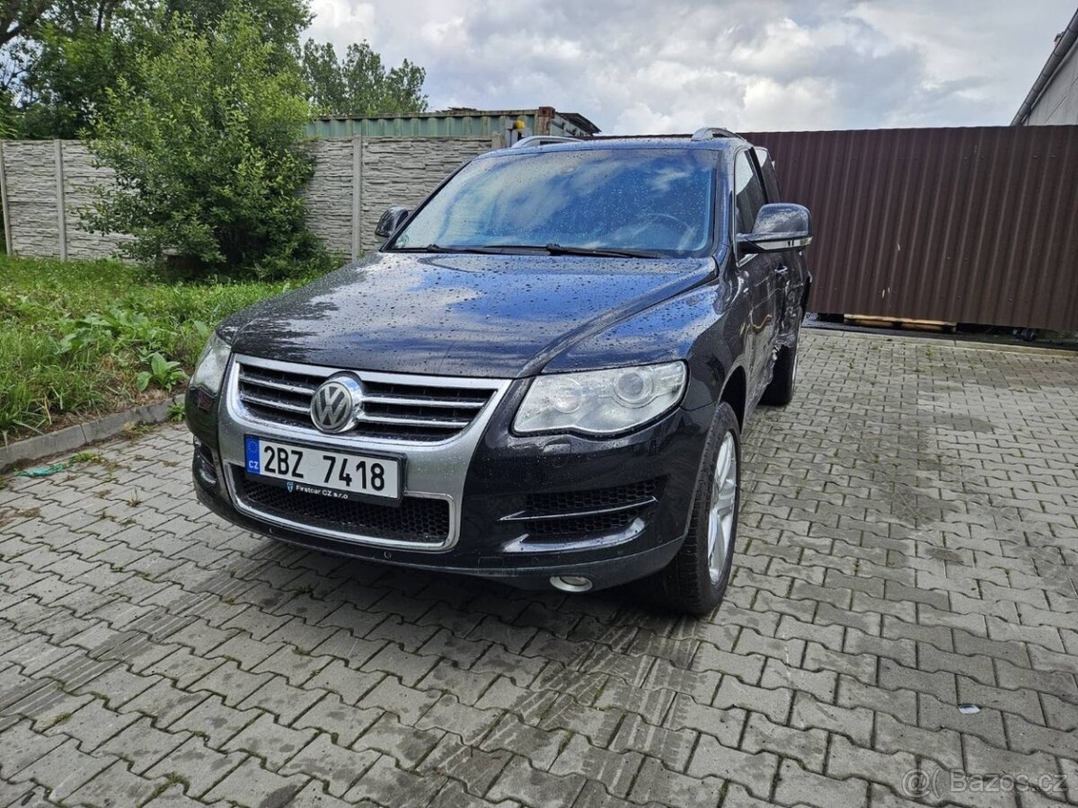 VW TOUAREG 3.0 TDI/ FULL VÝBAVA / NA PRUŽINÁCH / POJÍZDNÉ.