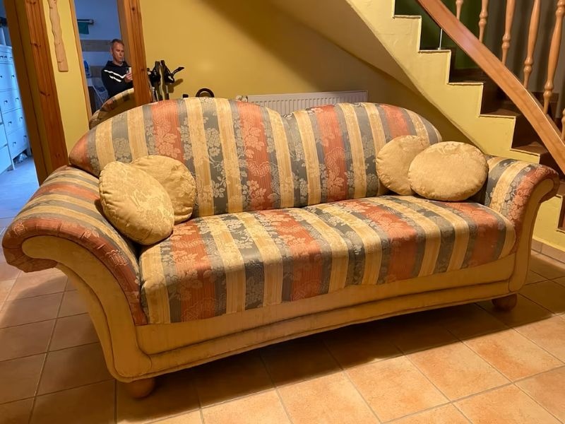 Sedací souprava - pohovka, křeslo a taburet