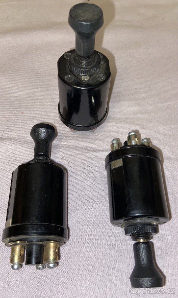 historický tahový vypínač světel.