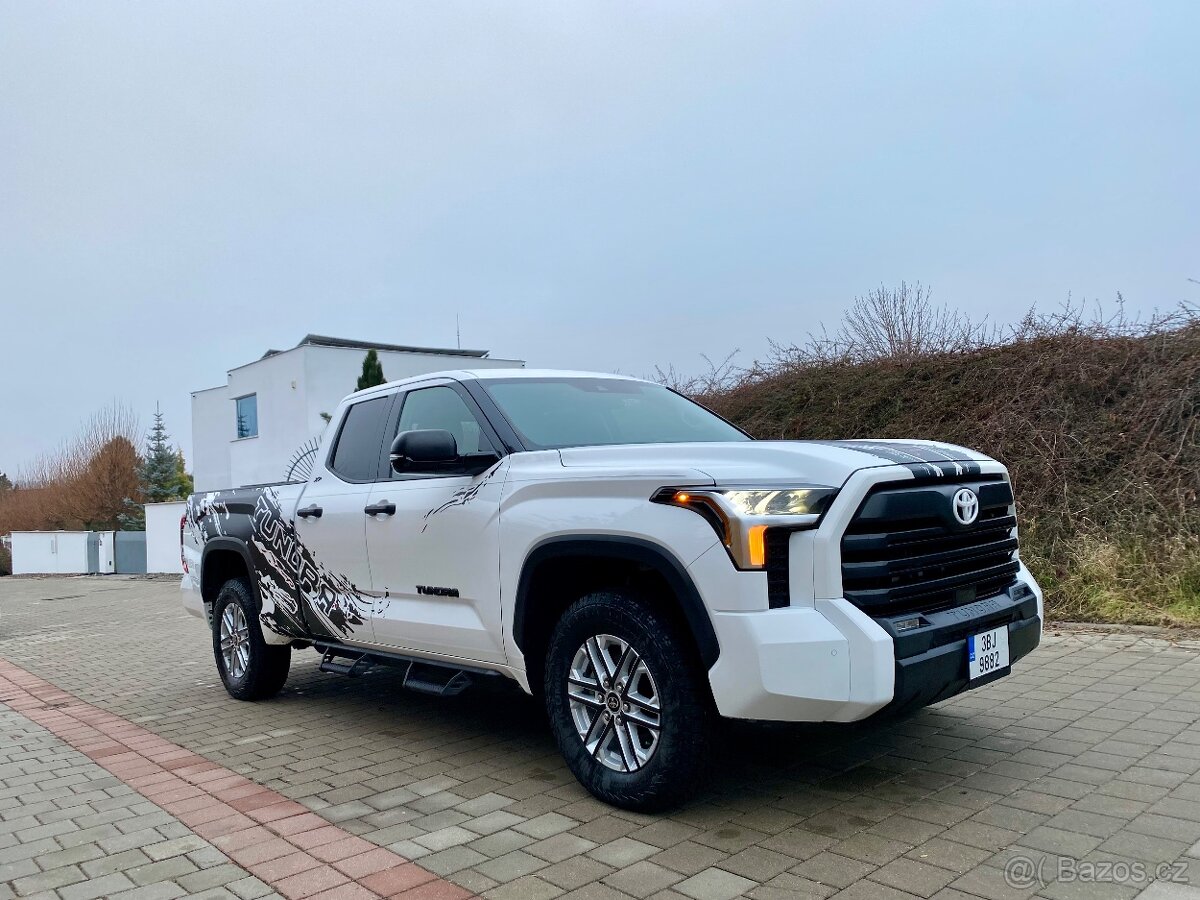 Toyota Tundra 3.5 SR5 4x4 Biturbo automat, rok 2022, 19 tkm