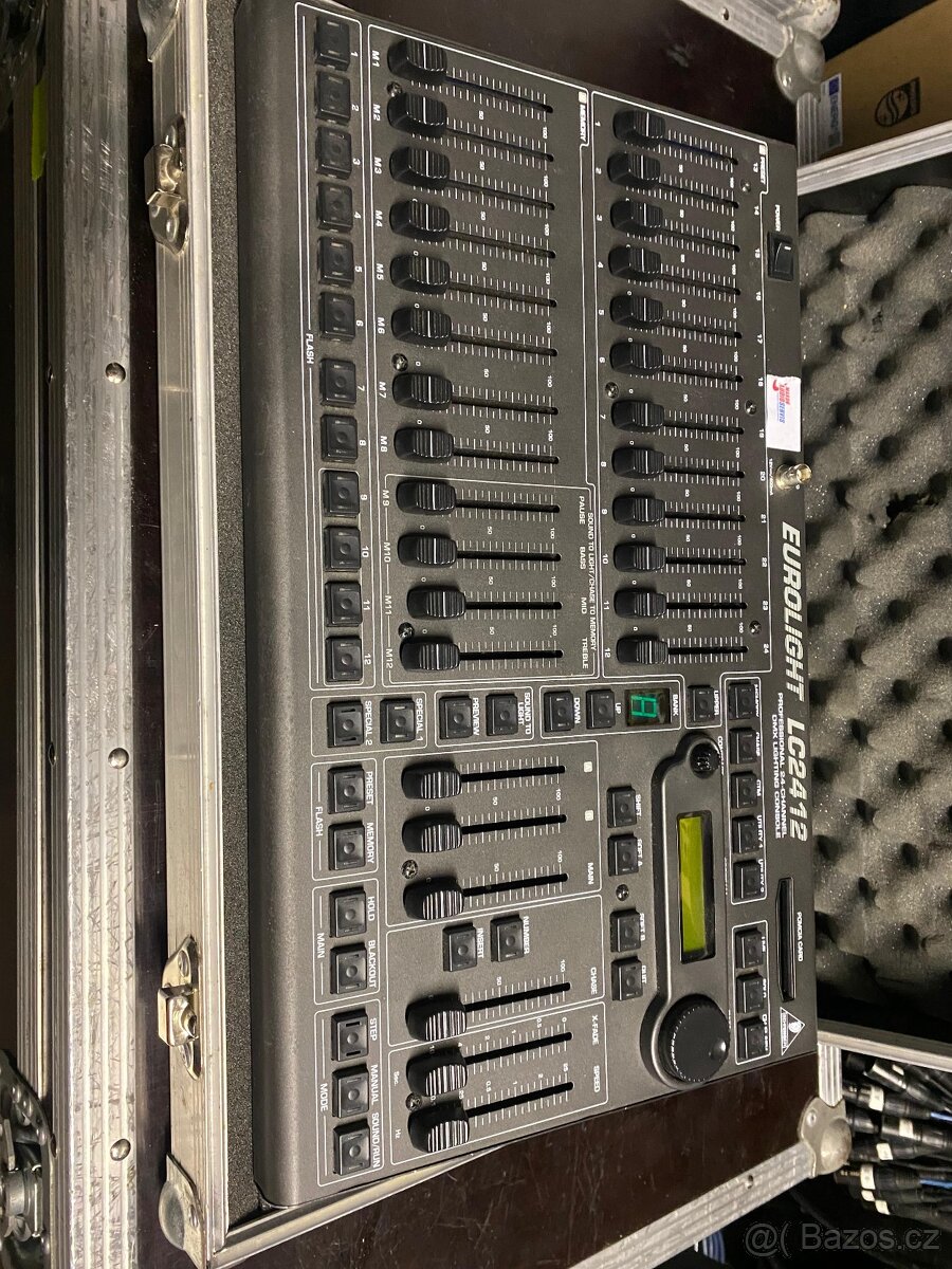 světelný pult Behringer Eurolight LC2412