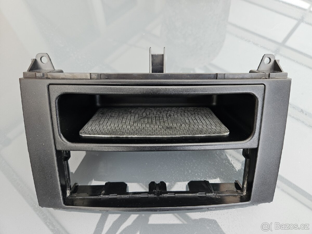 Rámeček rádia Mercedes-Benz Vito W639