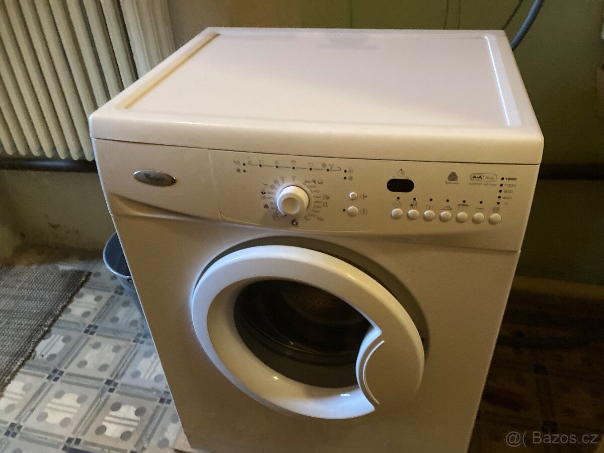 Automatická pračka whirpool