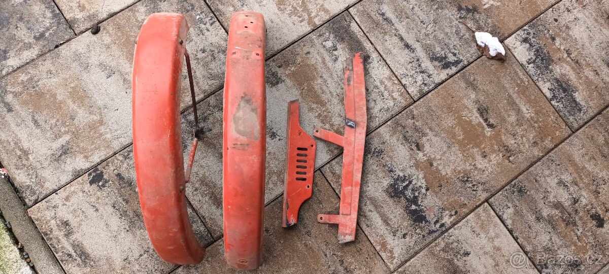 Babetta 210 - plechy červené komplet set