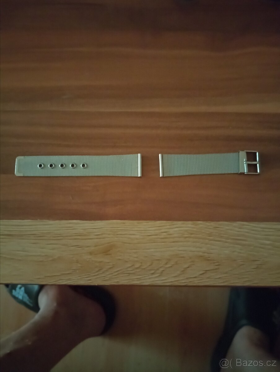 Nový kovový pásek na hodinky