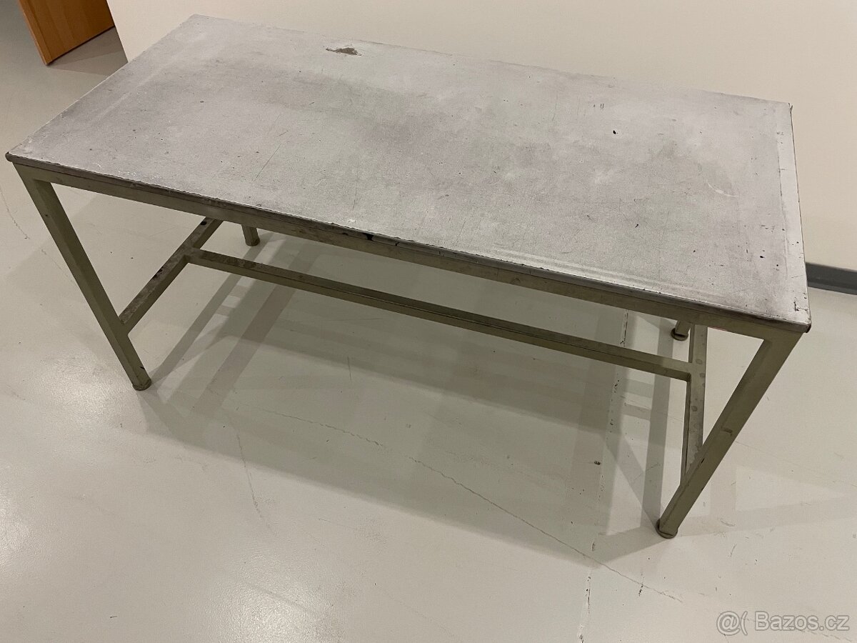 Prodám stůl pro montáže nebo do dílny