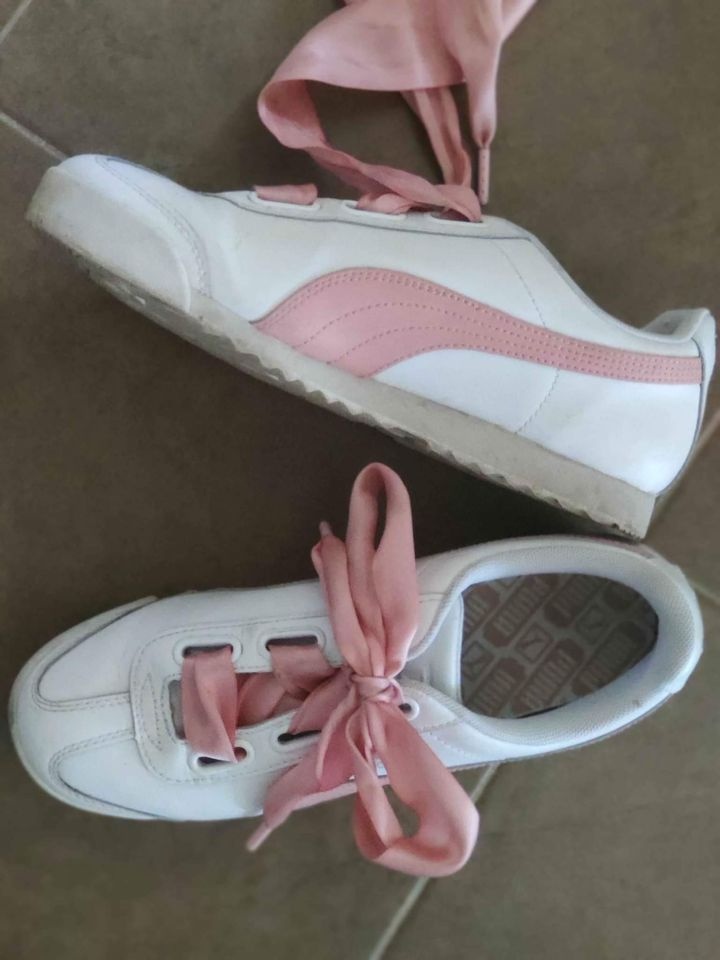 Dámské tenisky PUMA s mašlí místo tkaniček, vel.39