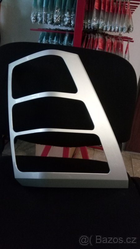 Mřížka zadní levé lampy Suzuki Vitara