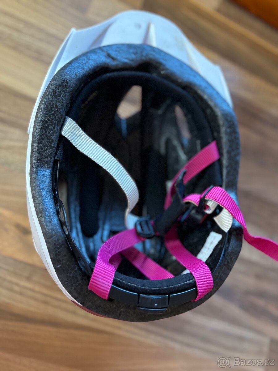 Cyklistická dívčí helma na kolo Uvex