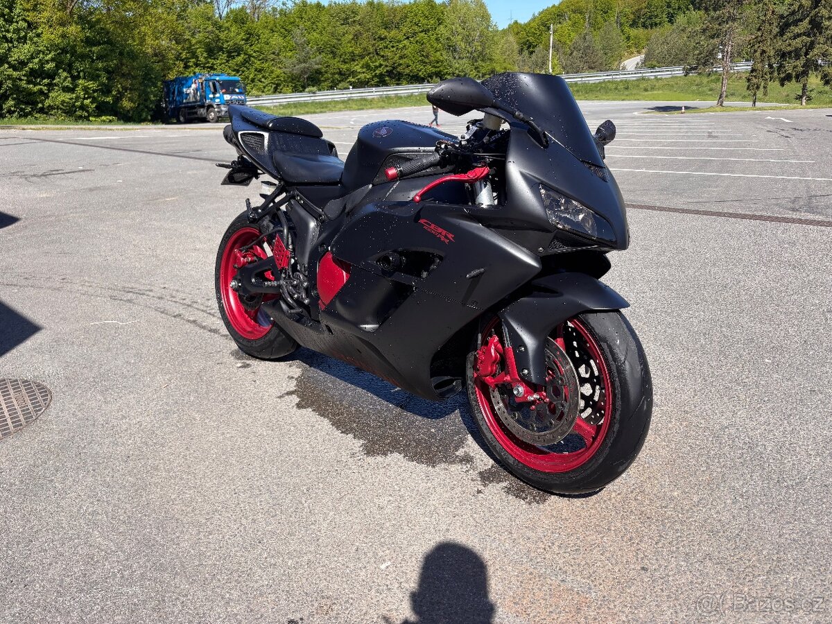 Predám HONDA CBR1000rr