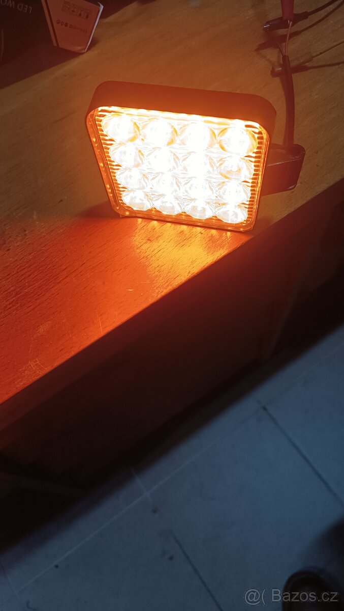 Led světlo 48w barva teplá žlutá