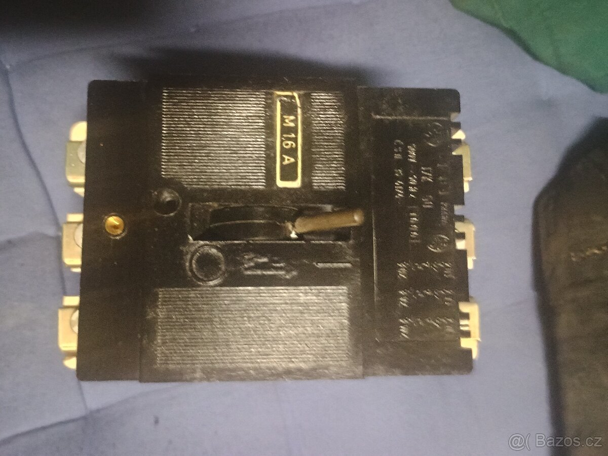 Jistič třífázový,zástrčka kruhová,bowden na CO2