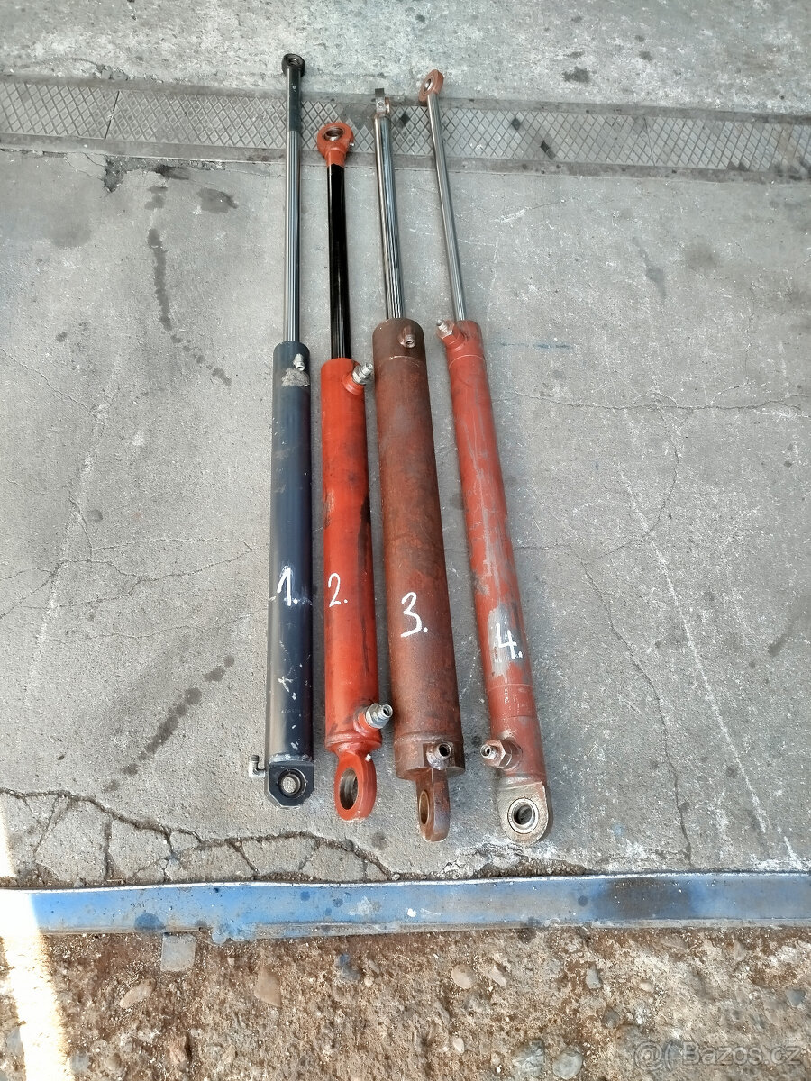 Prodám velké hydraulické pístnice