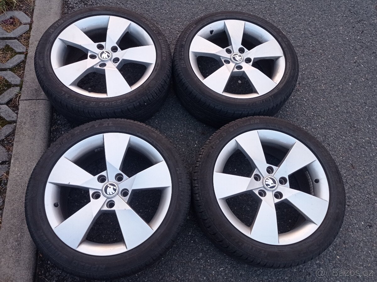 Levné 17" LETNI DENOM ORIGINAL SKODA OCTAVIA III